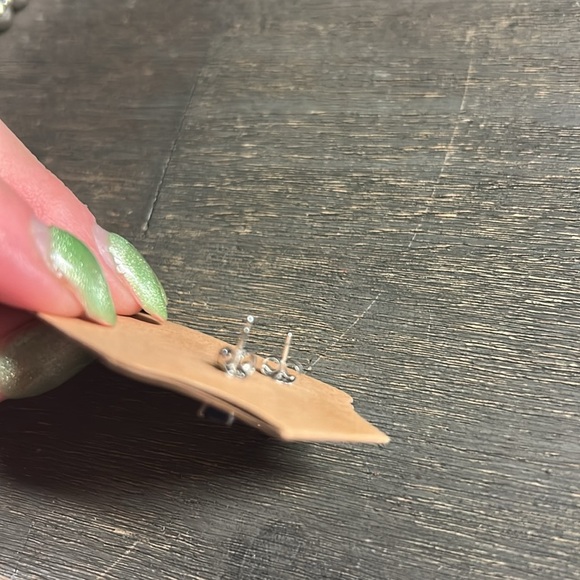 Small Sapphire and Silver Earrings. - Picture 2 of 5